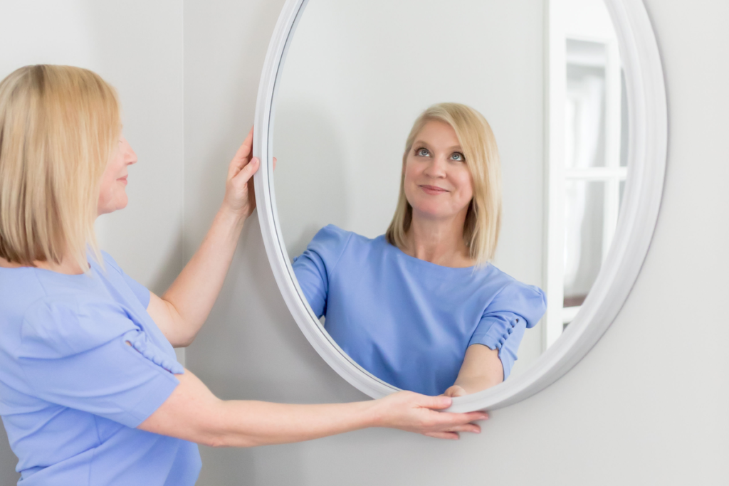 position your home staging business, Lori Fischer positioning a mirror in home