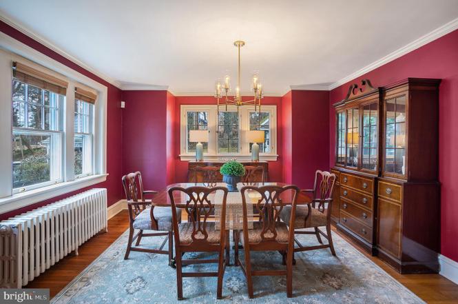 decluttered china cabinet in dining room for home staging 