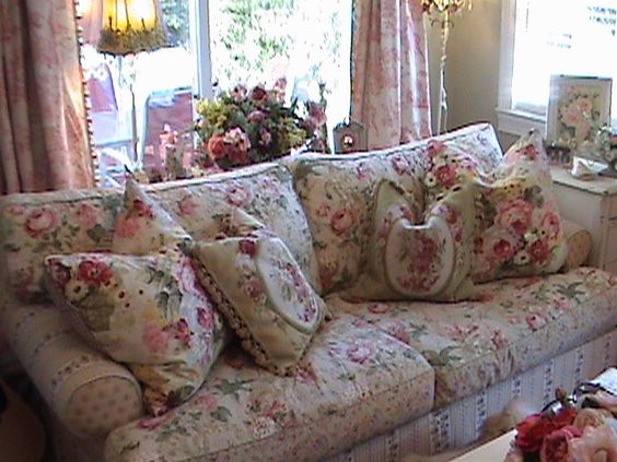 Cabbage roses chintz sofa, cushions, pillows: 